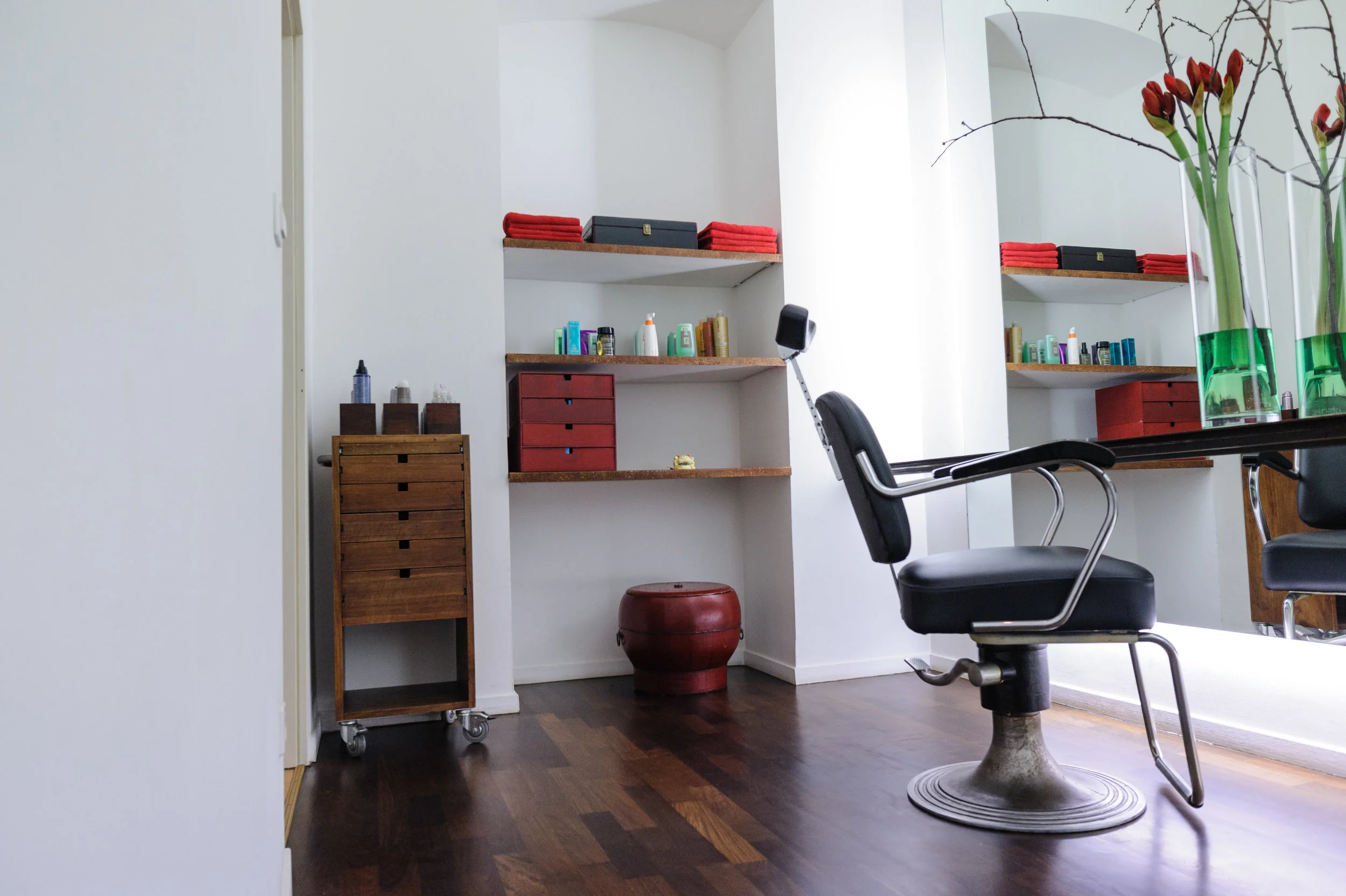 Salonbereich mit Stylingplaetzen